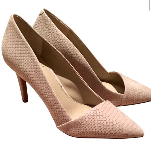 Vince Camuto VP Perri Pumps - Picture 2 of 16